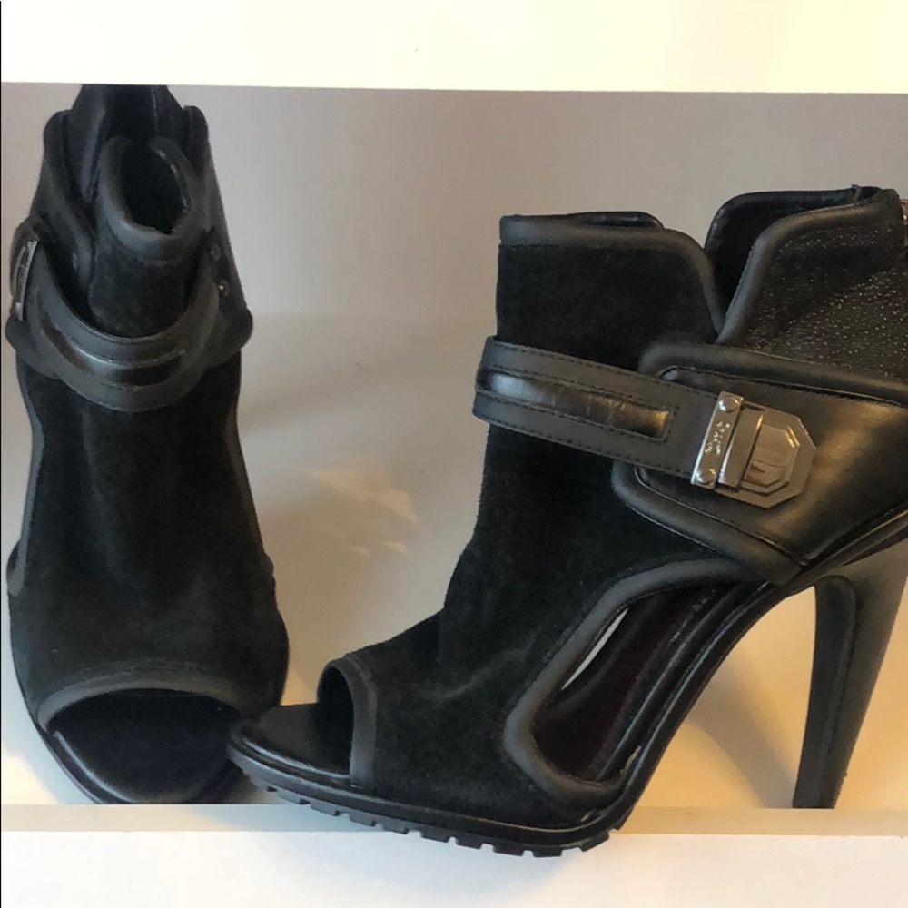 NWOT size 6 heels